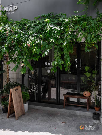 Không gian bên trong quán cafe Sài Gòn Nấp Sài Gòn được sắp xếp hợp lý