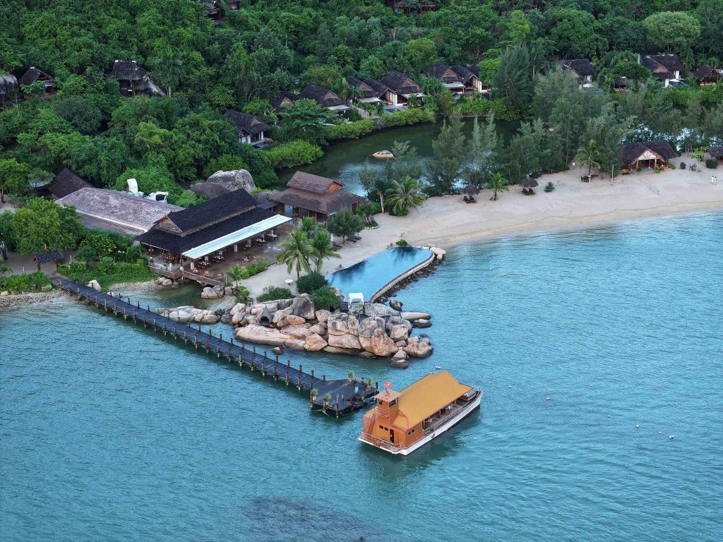 Khu nghỉ dưỡng L’Alya Ninh Vân Bay nhìn từ trên cao