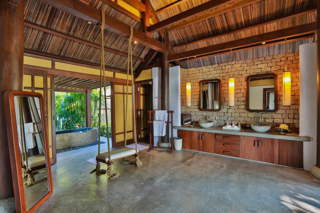 Nội thất bằng gỗ tự nhiên tại L’Alya Ninh Vân Bay