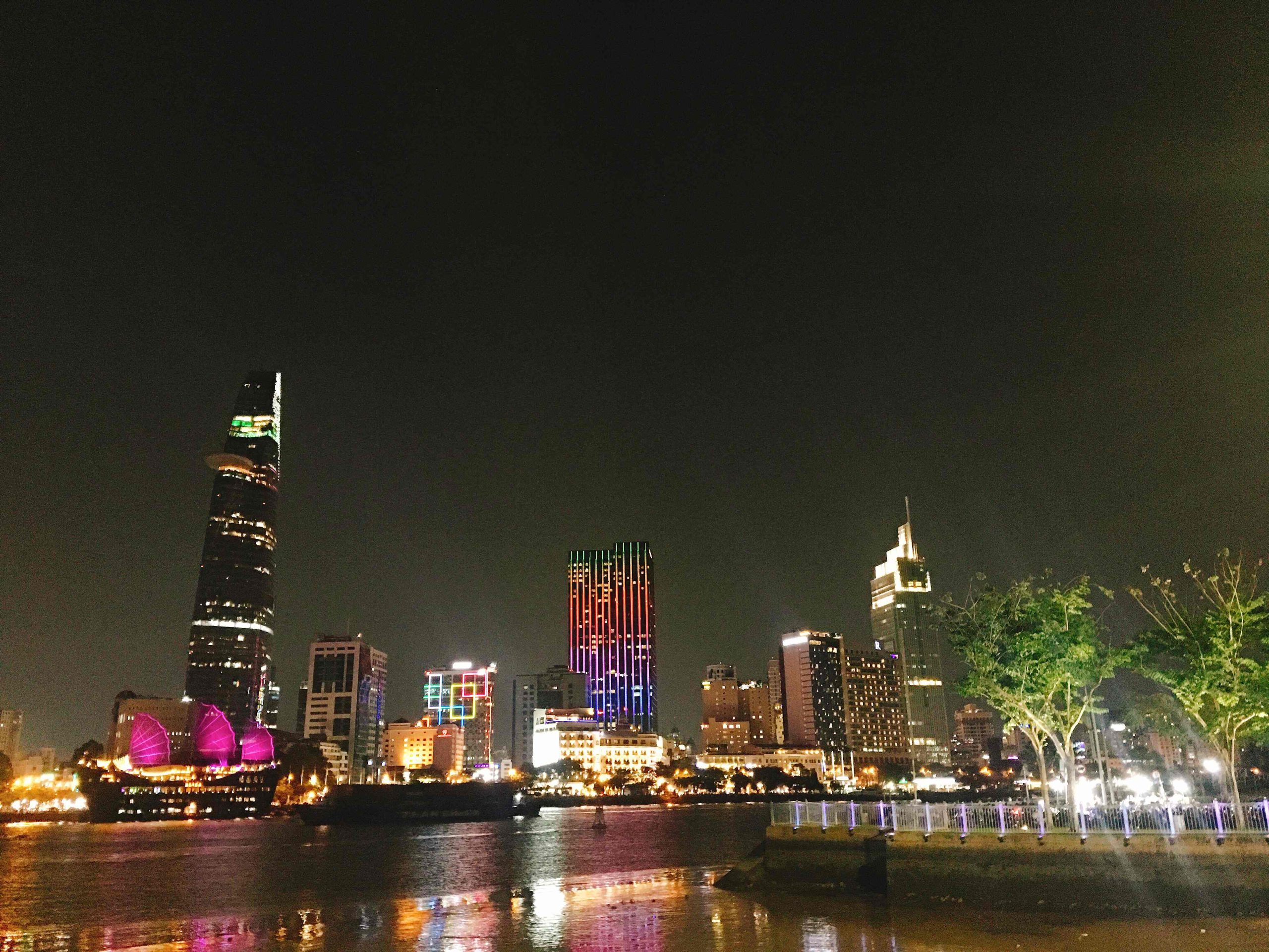 Gợi ý 24h khám phá Sài Gòn? Chơi đâu? Ăn gì?