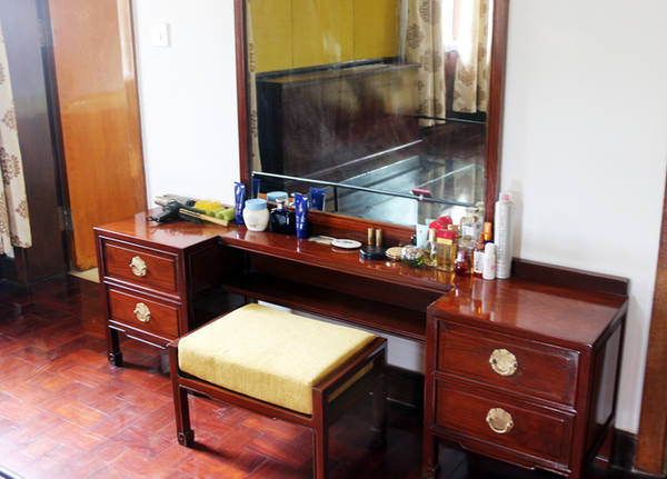 Bàn trang điểm của bà Mai Anh.