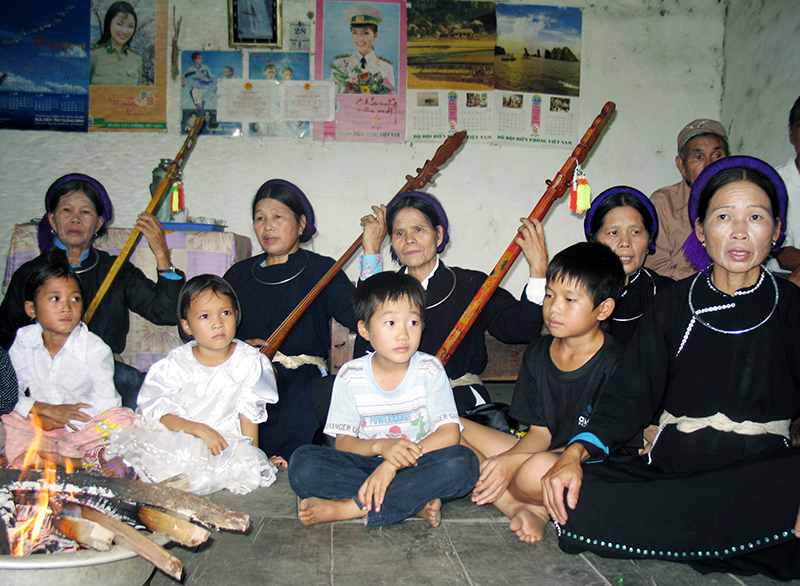 Hát then Bình Liêu không thể tách rời đàn tính tảu