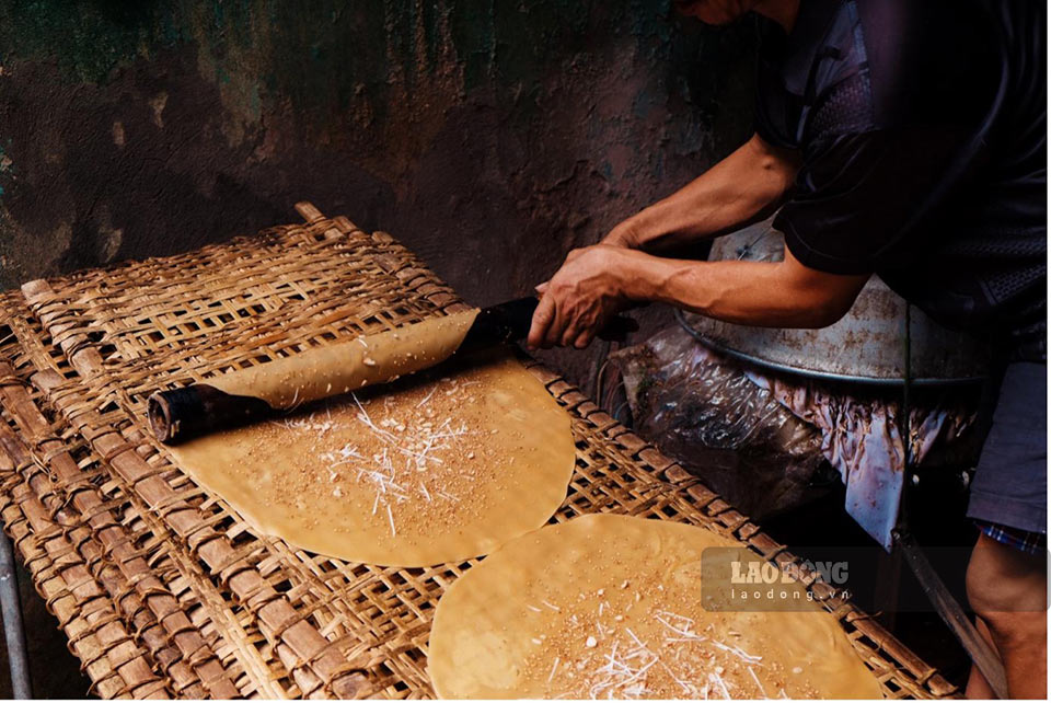 Bánh đa dừa đặc sản của làng bánh đa Thổ Hà