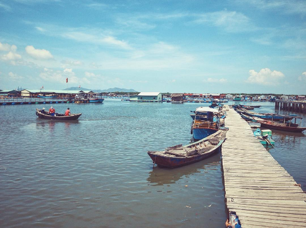 Không gian làng bè Long Sơn