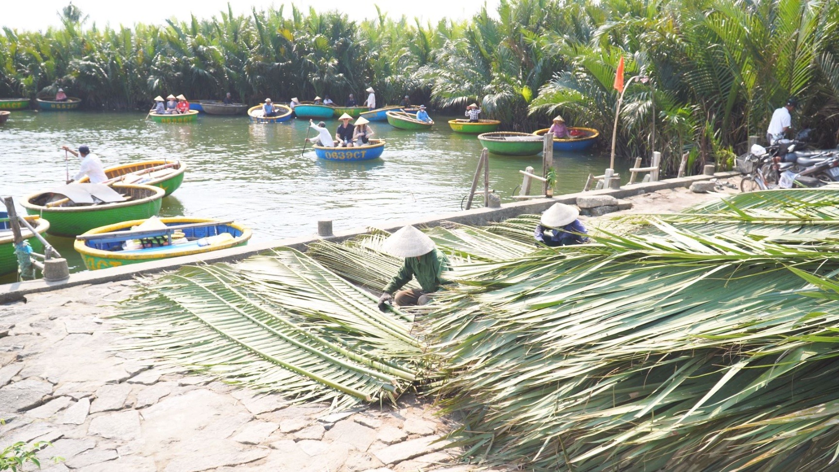 Thăm thú các làng nghề truyền thống tại làng Cẩm Thanh