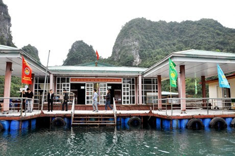 Trung tâm văn hóa nổi Cửa Vạn – bảo tàng nổi trên vịnh Hạ Long