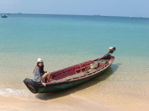 Nước biển trong vắt Gành Dầu - Làng chài Phú Quốc