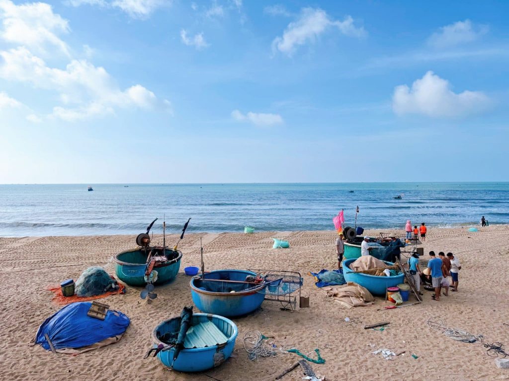 Cảnh thanh bình tại làng chài Phước Hải hơn trăm tuổi
