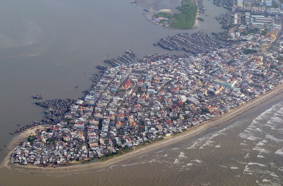 Bán đảo làng chài Phước Tỉnh sầm uất ngày nay