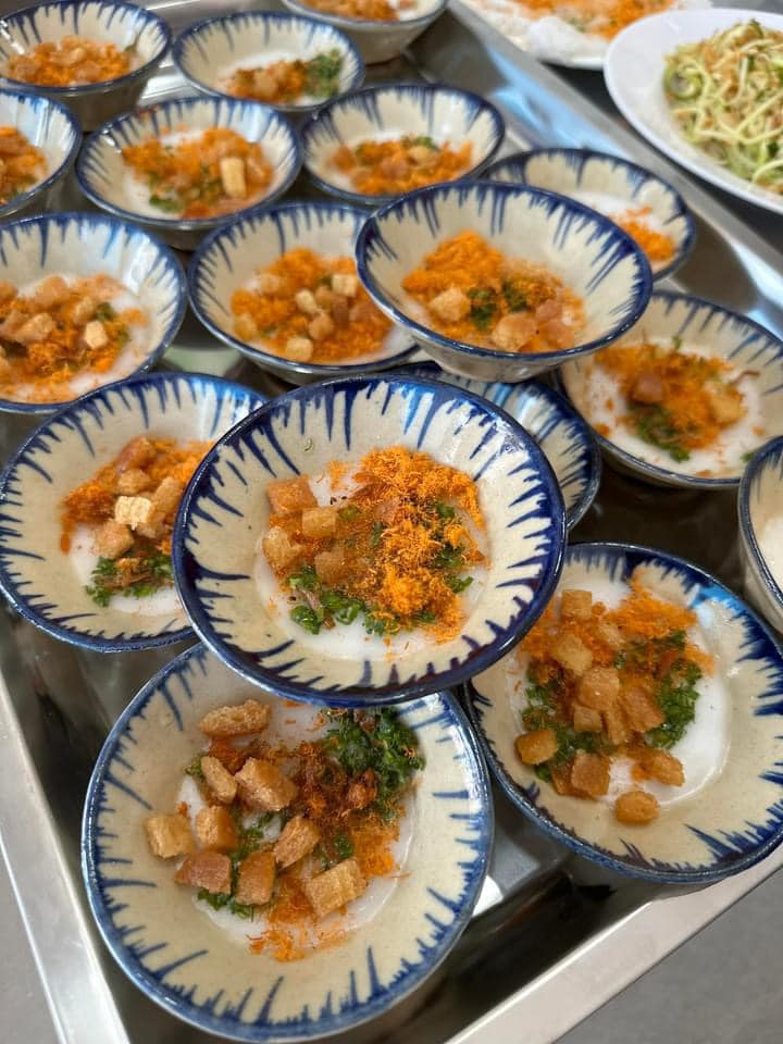 Bánh bèo chén đặc sản tại làng chài Phước Tỉnh
