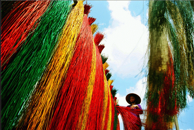 Phơi chiếu đầy màu sắc.