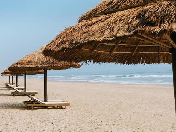 Bãi biển xanh trong tại Lăng Cô Beach Resort