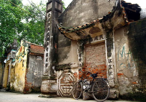 Nhà cổ và cổng làng Cự Đà Thanh Oai