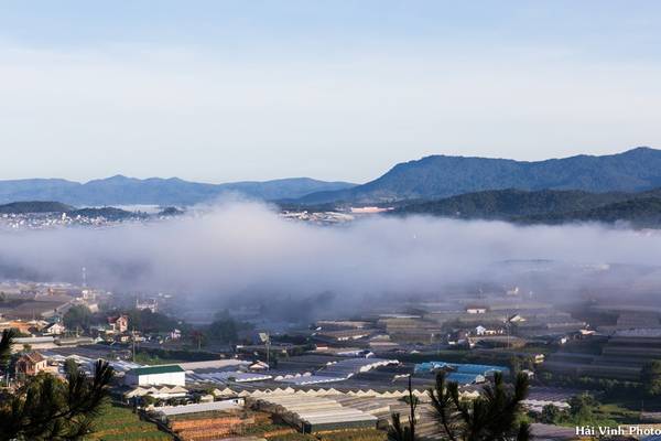 Mây phủ kín thung lũng.