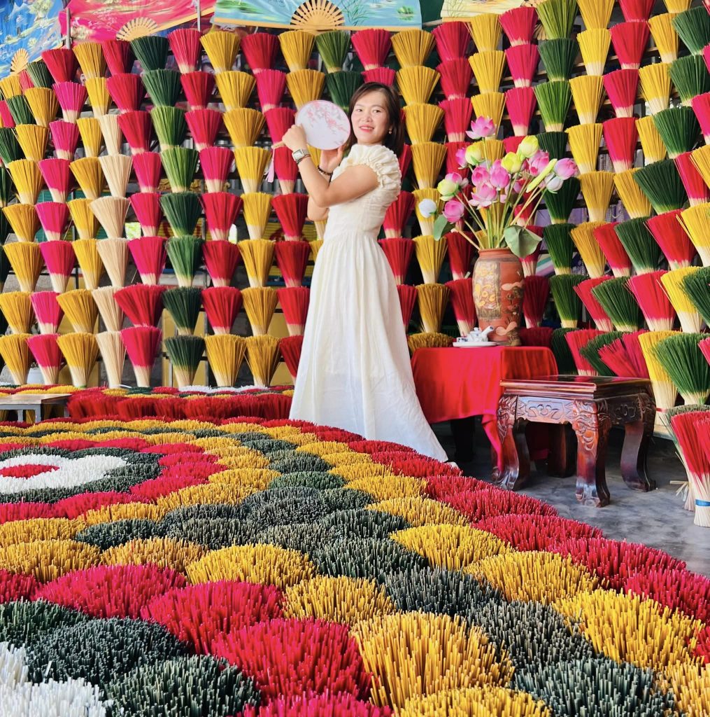 Hương trầm được phơi khô tại làng hương Thủy Xuân