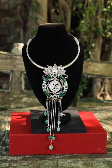 Bộ kiềng hoa sen. Ảnh: Thanh niên Việt.