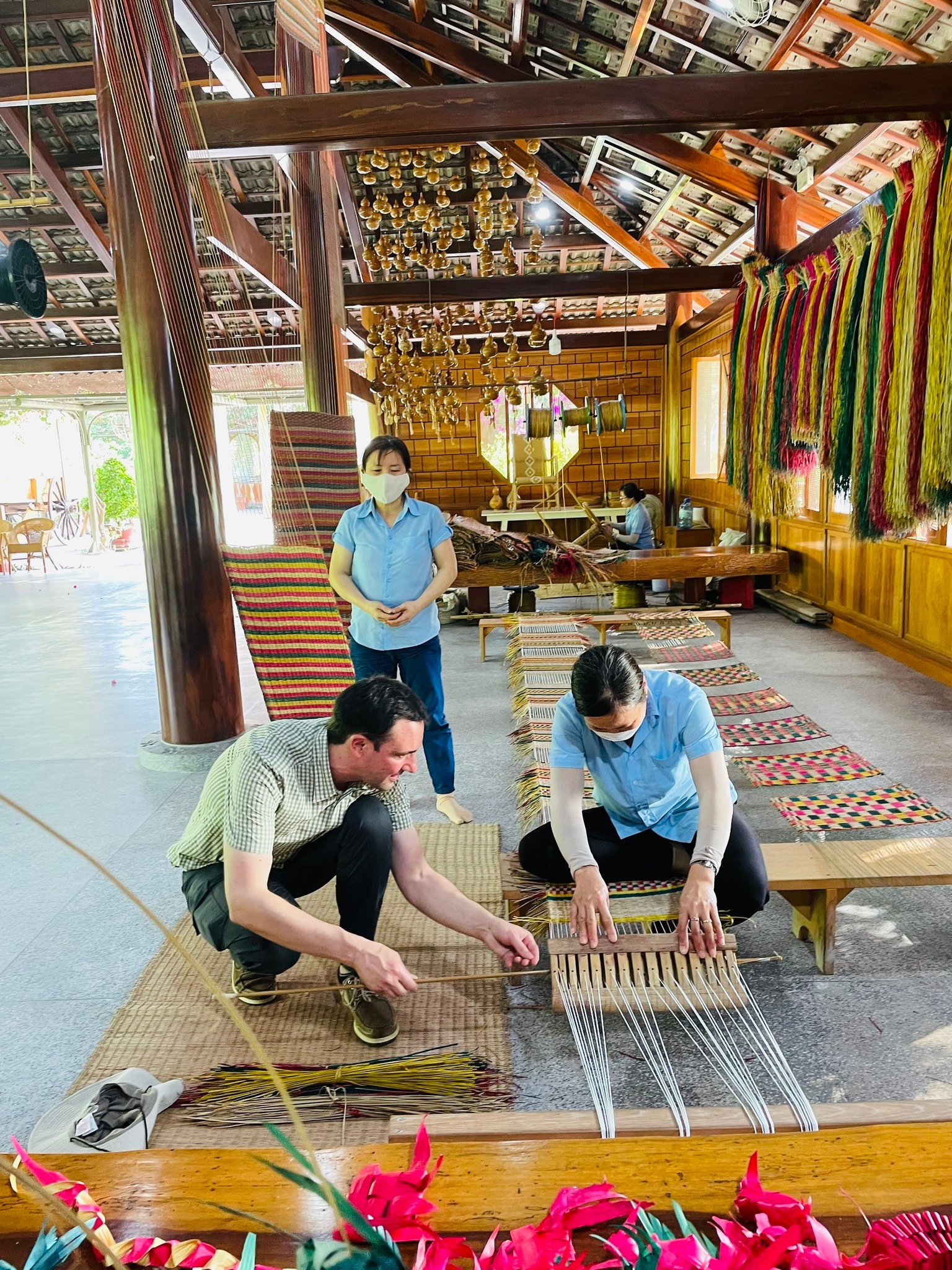 Tìm hiểu kỹ thuật dệt chiếu cói truyền thống Khánh Hòa