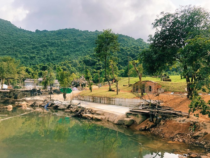 Du khách trải nghiệm hoạt động dã ngoại ngoài trời tại Bạch Mã Village