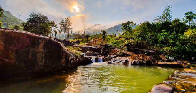 Cắm trại qua đêm trải nghiệm thiên nhiên hoang sơ tại Bạch Mã Village