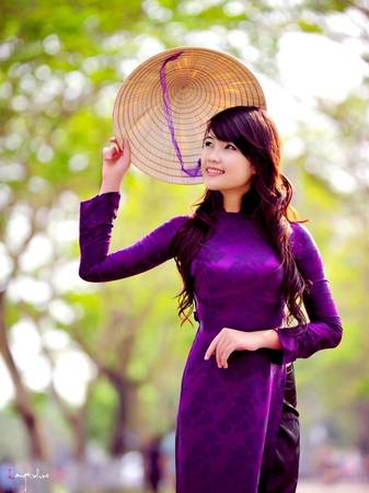 Người dân Tây Hồ luôn tự hào vì quê mình là nơi xuất xứ của nón bài thơ xứ Huế.