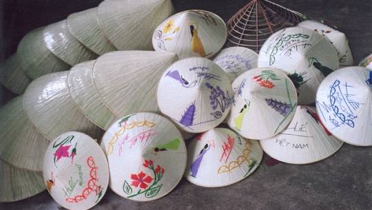 Làng Tây Hồ – nơi xuất xứ nón bài thơ xứ Huế