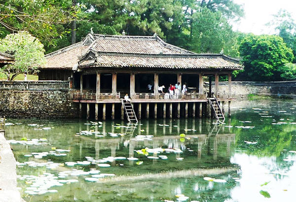 Lăng Tự Đức điểm tham quan lịch sử khi du lịch Huế tự túc