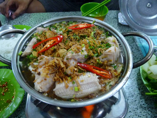 Lẩu cá đuối măng chua đậm đà hương vị biển