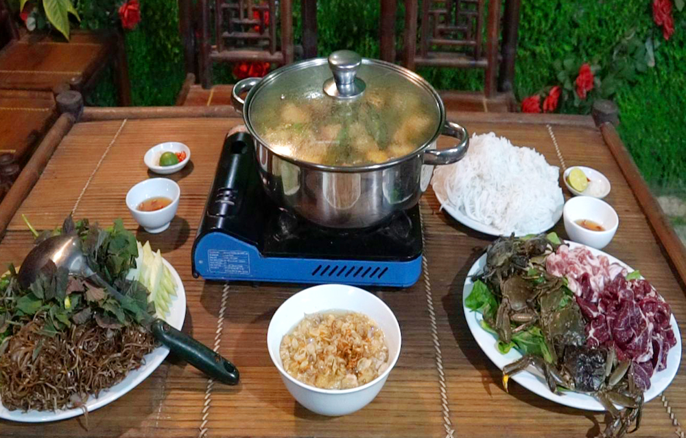 Quây quần bên nồi lẩu cà ra