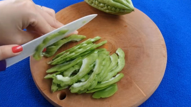 Nguyên liệu chuẩn bị cho món lẩu khổ qua thác lác sườn non