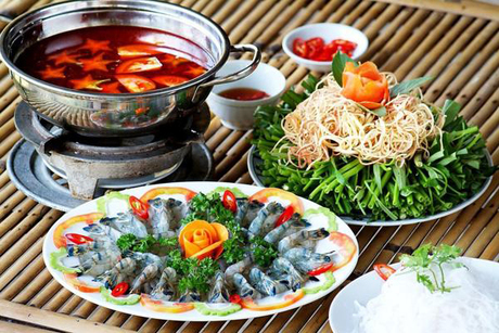 Món lẩu chua tôm sú hoàn chỉnh thơm ngon