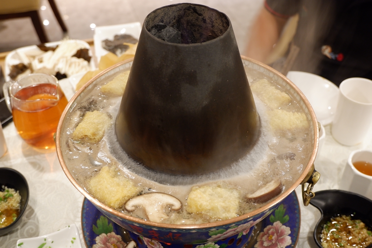 ‘Lẩu nước lã’ – món ăn nhạt nhẽo nhưng hút khách ở Bắc Kinh