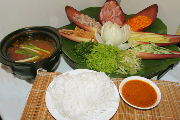 Món Lẩu thả Phan Thiết đẹp mắt và ngon miệng