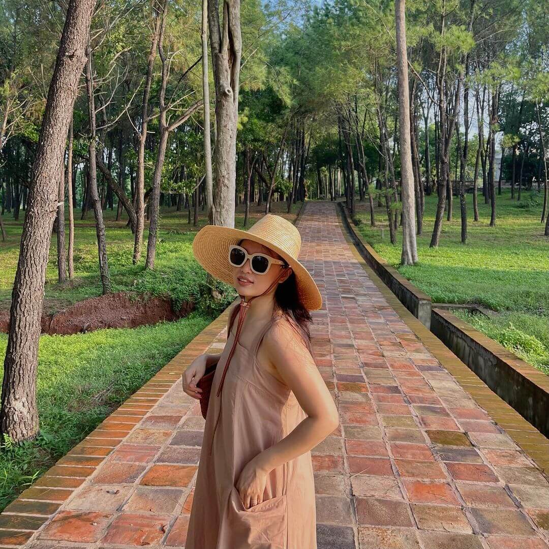 Khuôn viên lăng Đồng Khánh yên bình