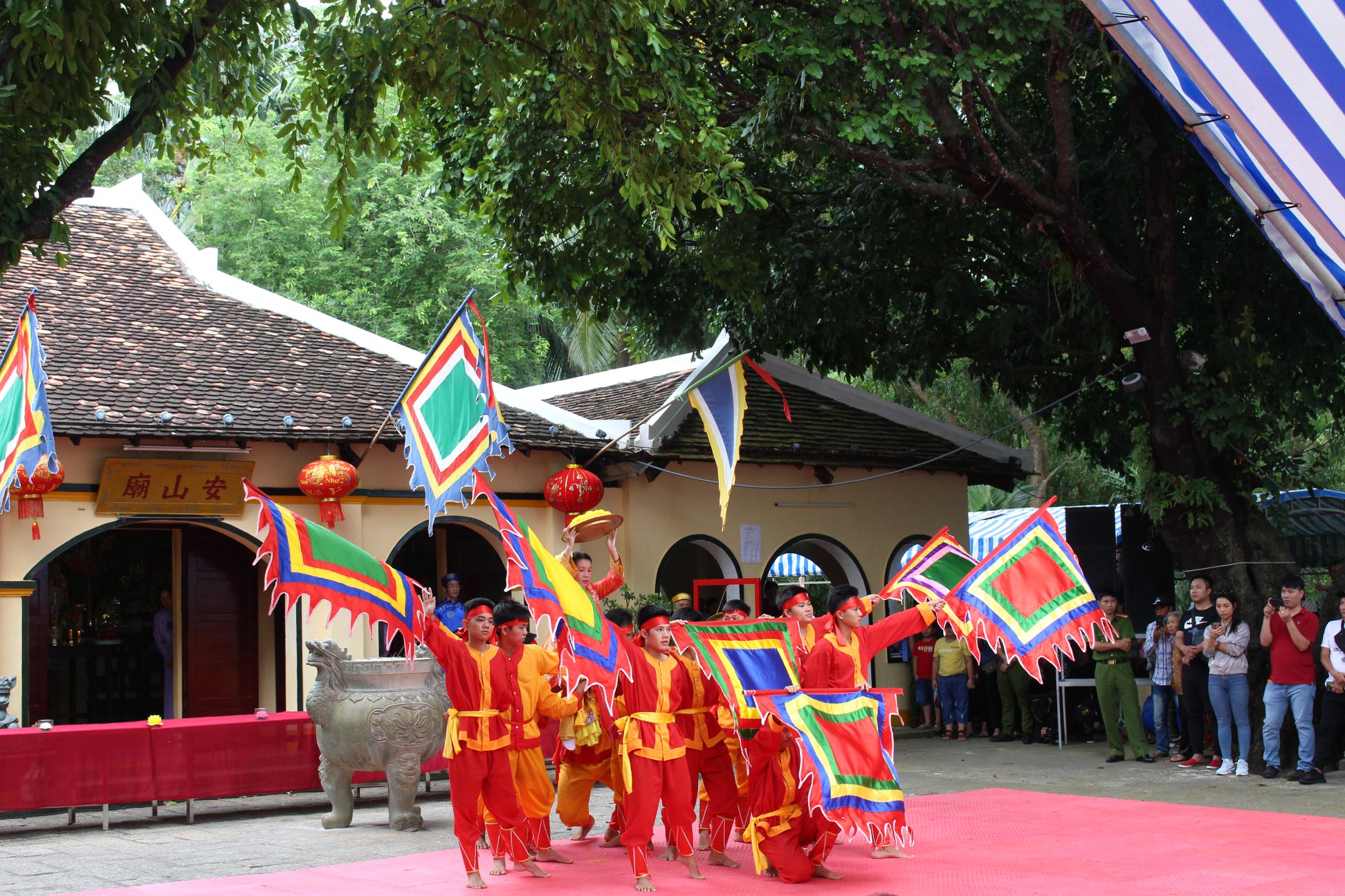 le-gio-ba-thu-phi-hoang-phi-yen Le-gio-ba-thu-phi-hoang-phi-yen