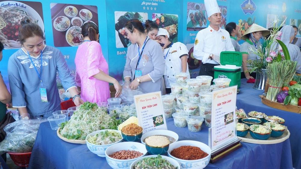 Lễ hội Ẩm thực chay Huế 2026: Thưởng thức 100 món chay bên sông Hương