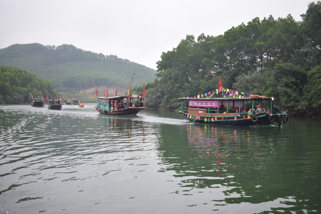 Tái hiện hành trình vượt biển đến vùng đất mới trong Lễ hội Bàn Vương