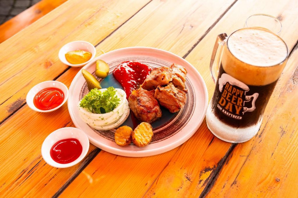 Thịt heo nướng Kavkaz tại lễ hội Bia B’estival