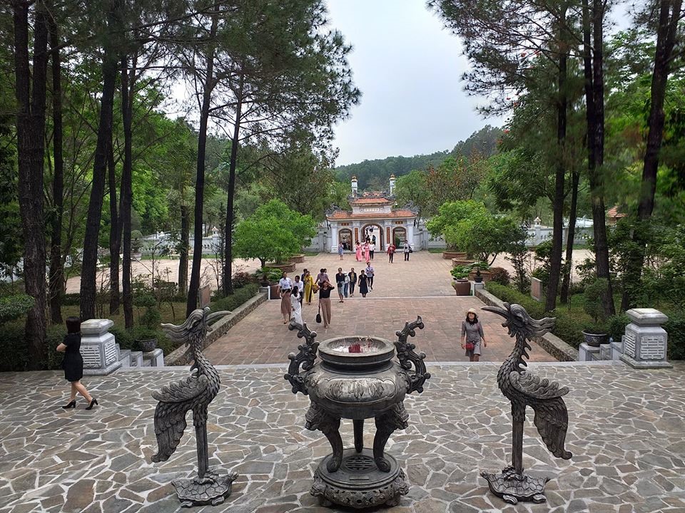 Không gian đền Huyền Trân Công Chúa