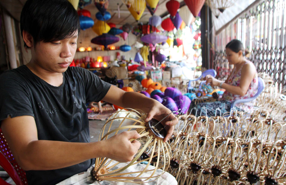 Học làm đèn lồng tại Hội An