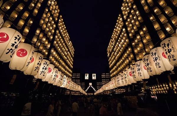 Lồng đèn tại lễ hội Obon Nhật Bản Lồng đèn tại lễ hội Obon Nhật Bản