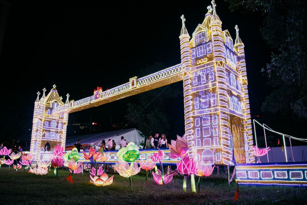 Không gian lễ hội đèn lồng Sài Gòn với mô hình khổng lồ
