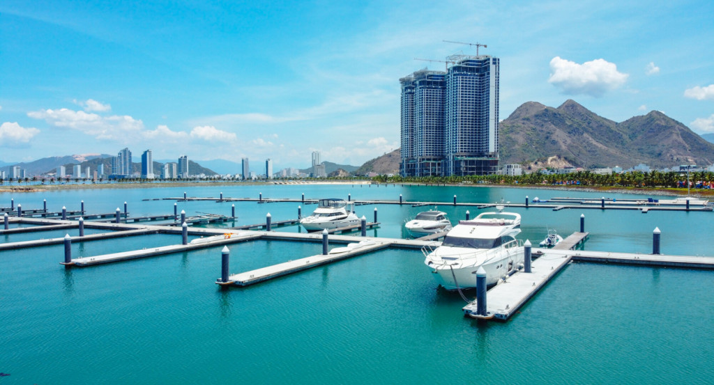 Trình diễn thuyền buồm tại lễ hội du thuyền Nha Trang
