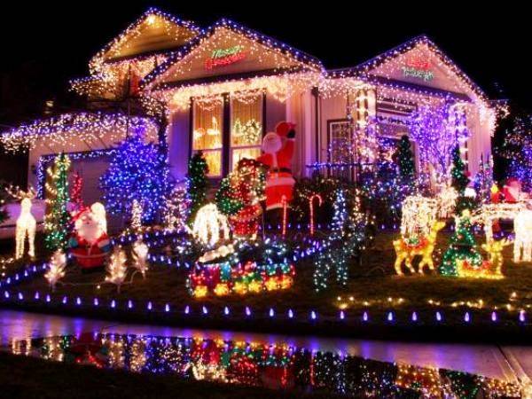 Lễ hội Noel Hà Nội ngập tràn tuyết trắng và ánh sáng lung linh