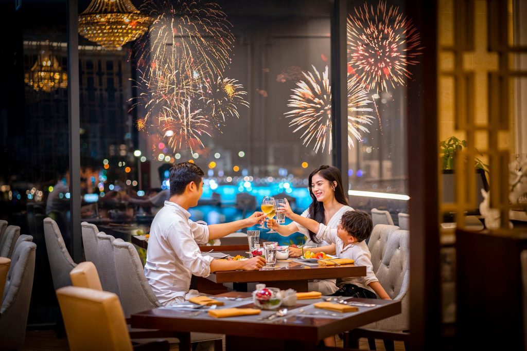 Meliá Vinpearl Riverfront ngắm pháo hoa