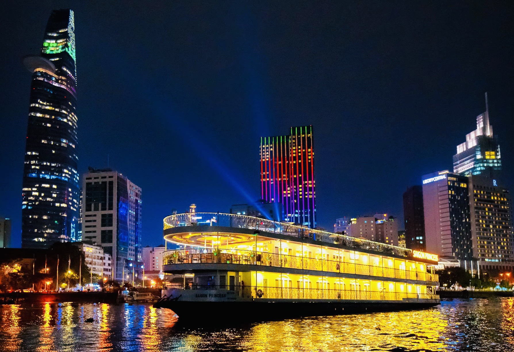 Diễu hành tàu thuyền tại lễ hội sông nước Sài Gòn 2024