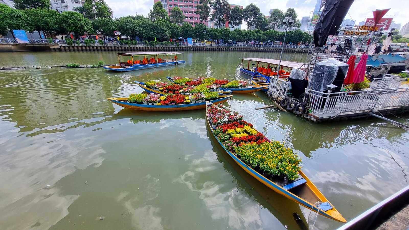 Không gian chợ nổi miền Tây tại lễ hội sông nước Sài Gòn 2024