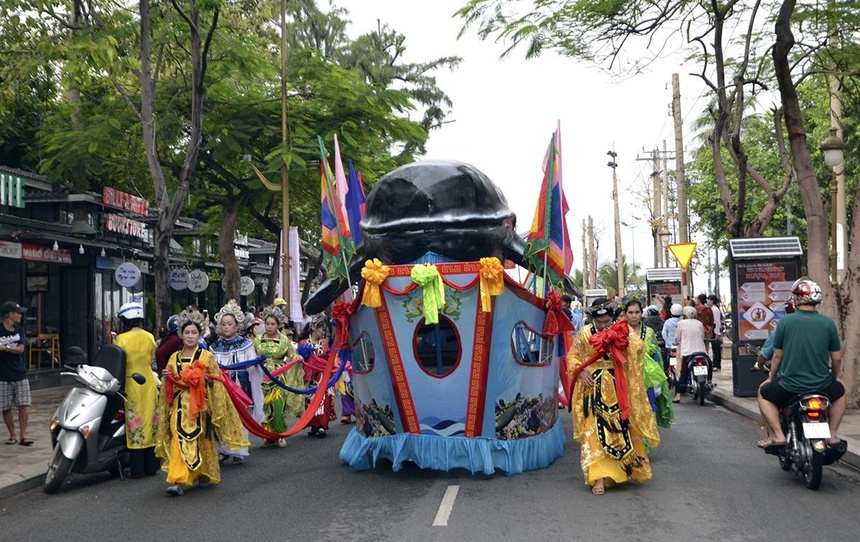 Nghi lễ rước cá Ông. Ảnh: Sở Du lịch tỉnh Bà Rịa - Vũng Tàu.