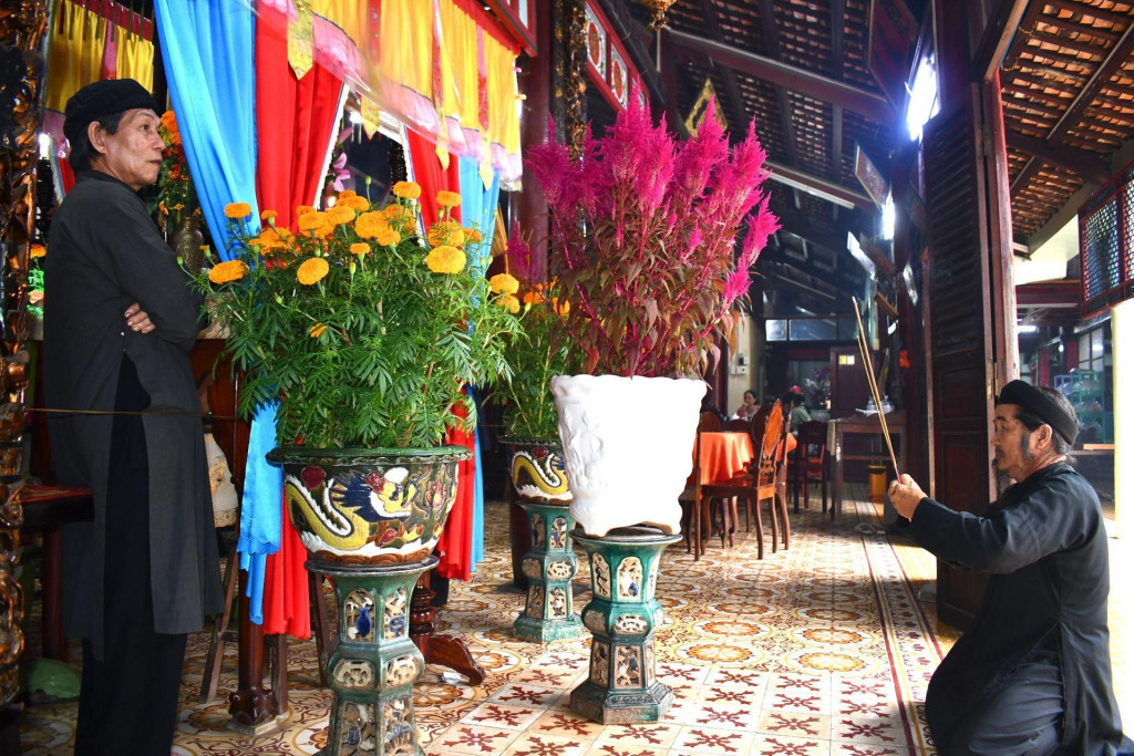 Nghi thức cúng lễ Trùng Cửu. Ảnh: Ăn Chơi Vũng Tàu.