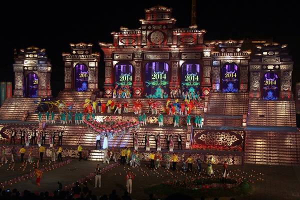 Nghệ sĩ biểu diễn tại lễ khai mạc Festival Huế