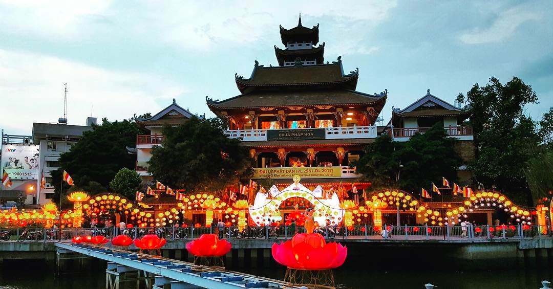 Đèn lồng trang trí chùa Pháp Hoa Sài Gòn